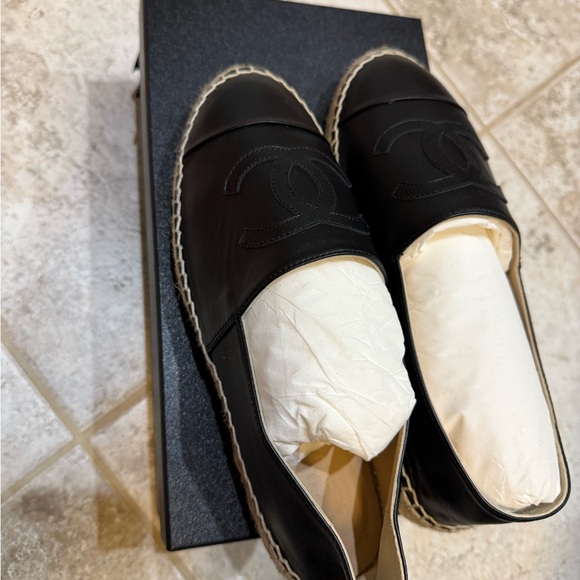 Saks Fifth Avenue Black Espadrilles Classic Design